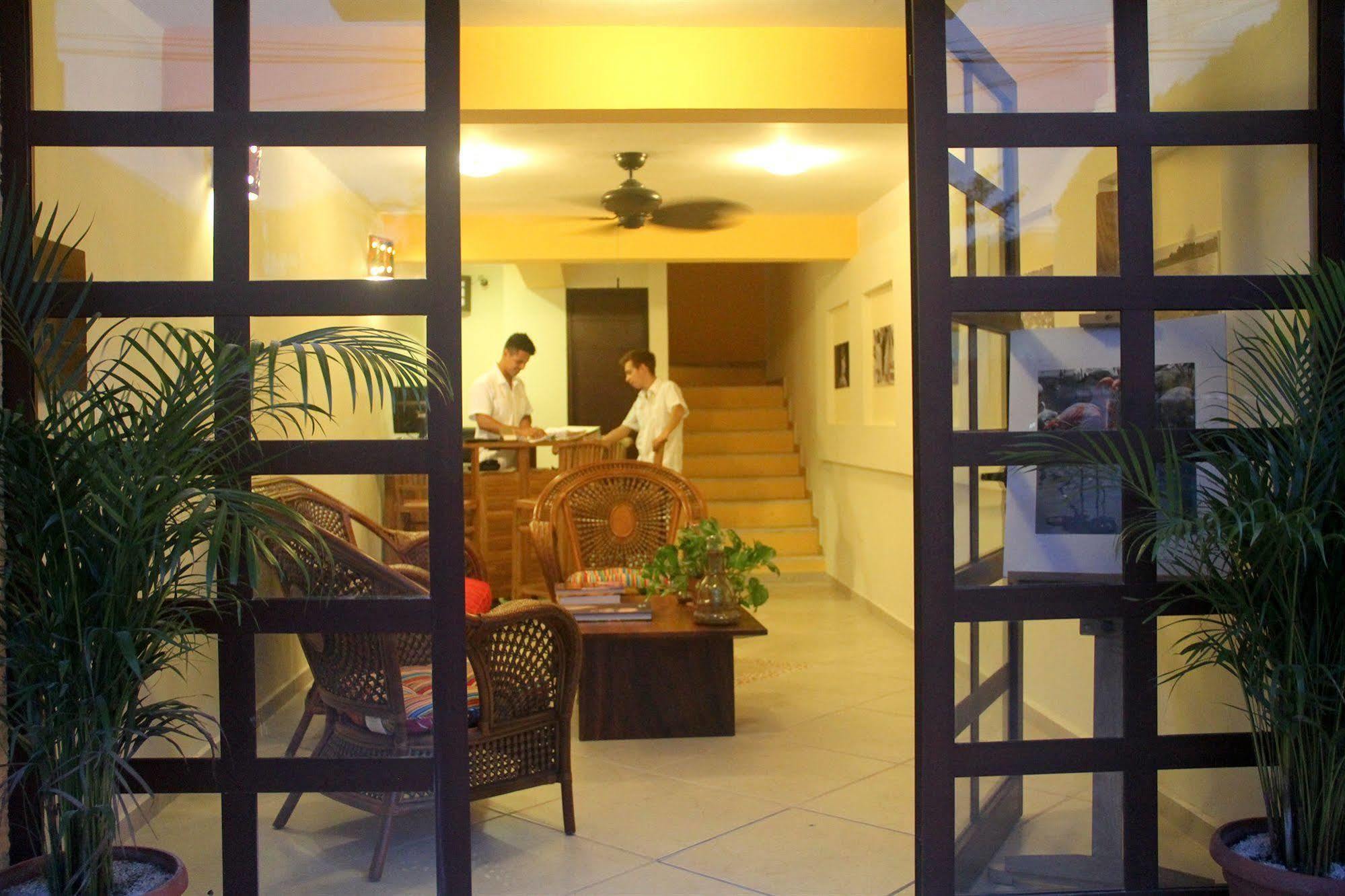 La Galeria By Bunik Hotel Плая дел Кармен Екстериор снимка
