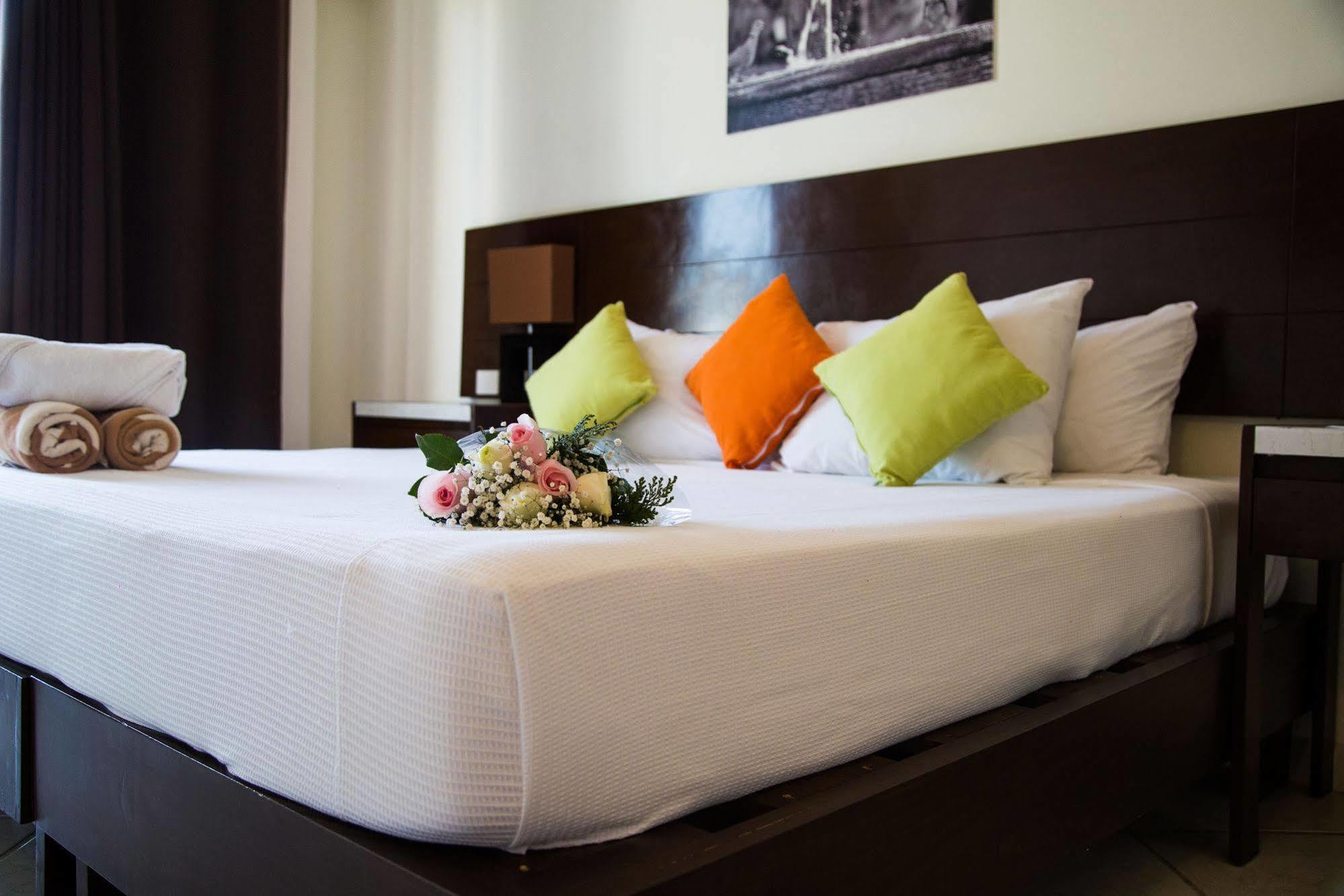 La Galeria By Bunik Hotel Плая дел Кармен Екстериор снимка